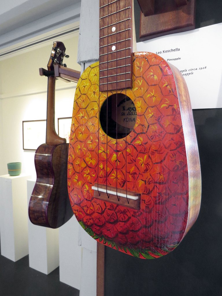 Soprano pineapple ukulele by Leo Koschella